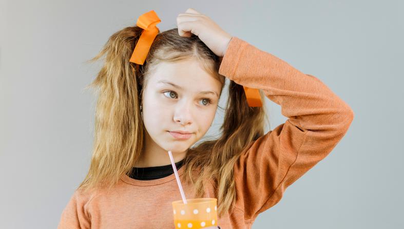 Strokovnjaki opozarjajo: “To je najslabša pijača za razvoj otroških možganov”