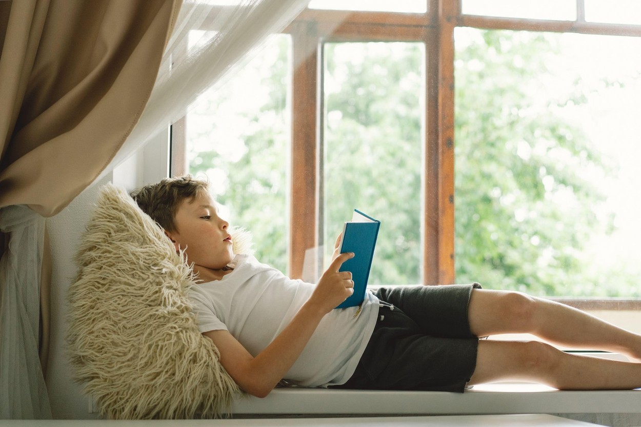 Otroci, ki radi berejo, odrastejo v bolj prilagojene najstnike