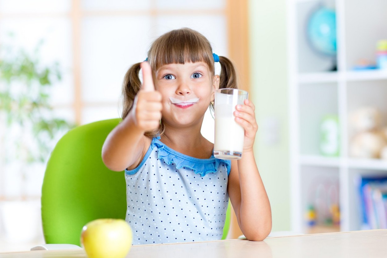 Ali otroci res lahko spijejo preveč mleka?