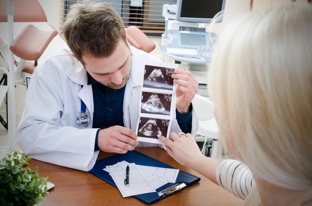 ginekologinja ginekolog ultrazvok nosečnica pregled