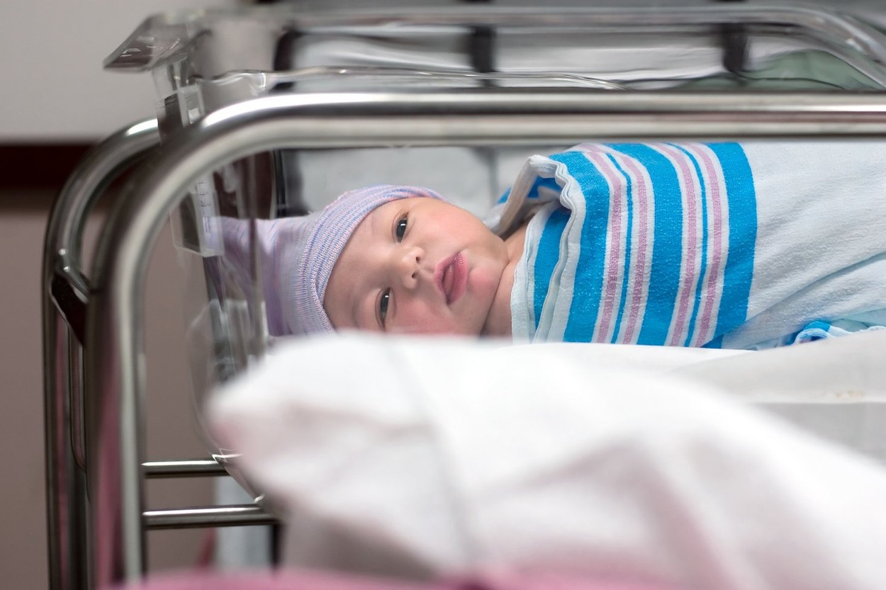 novorojenček v porodnišnici