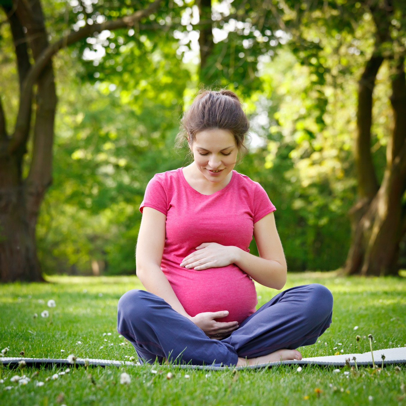 nosečnica v parku