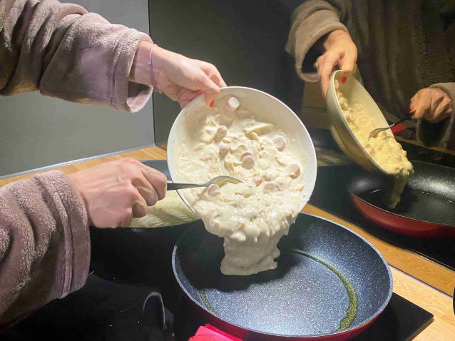 Frtalji dodajte najljubše sestavine vaših otrok. Foto: A. Š.