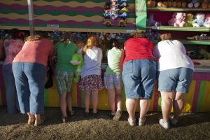 otroci in odrasli na sejmu v Kaliforniji