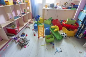 razmetana otroška soba