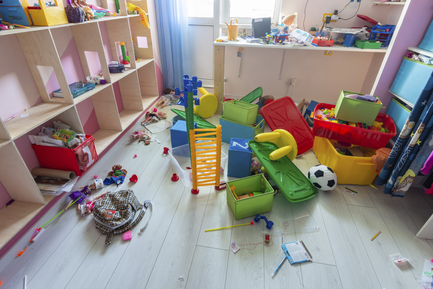 razmetana otroška soba