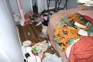 dom, v katerem je sama živela 14-letnica