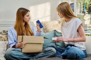 najstnici odpirata paket