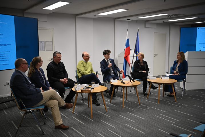 okrogla miza posvet o družbenih omrežjih