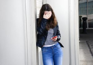 Ste kdaj pogledali, oliko časa preživite na telefonu? Foto: Profimedia