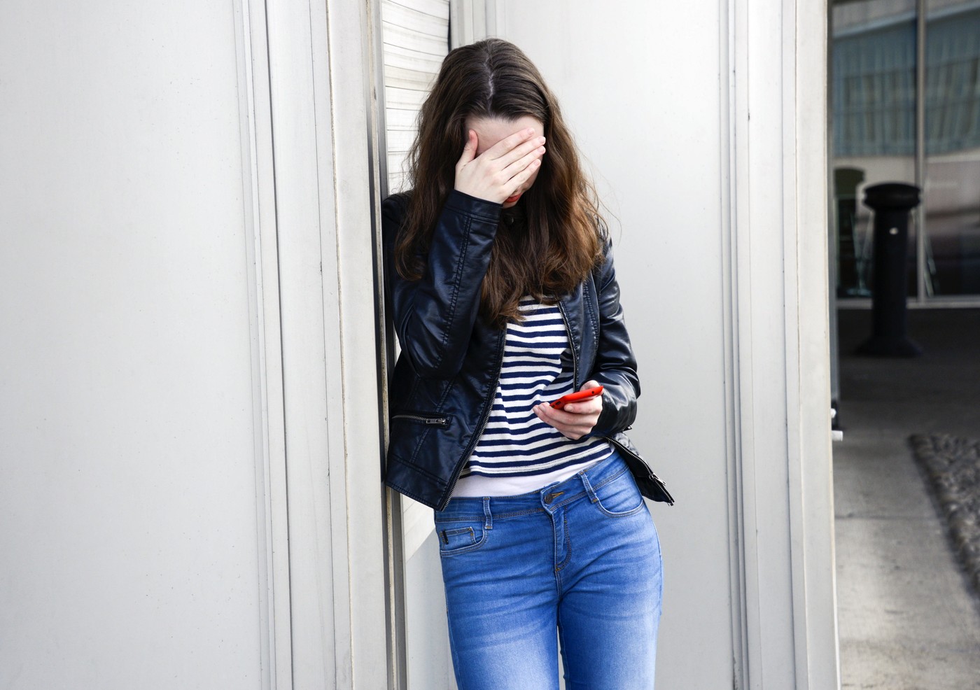 Ste kdaj pogledali, oliko časa preživite na telefonu? Foto: Profimedia