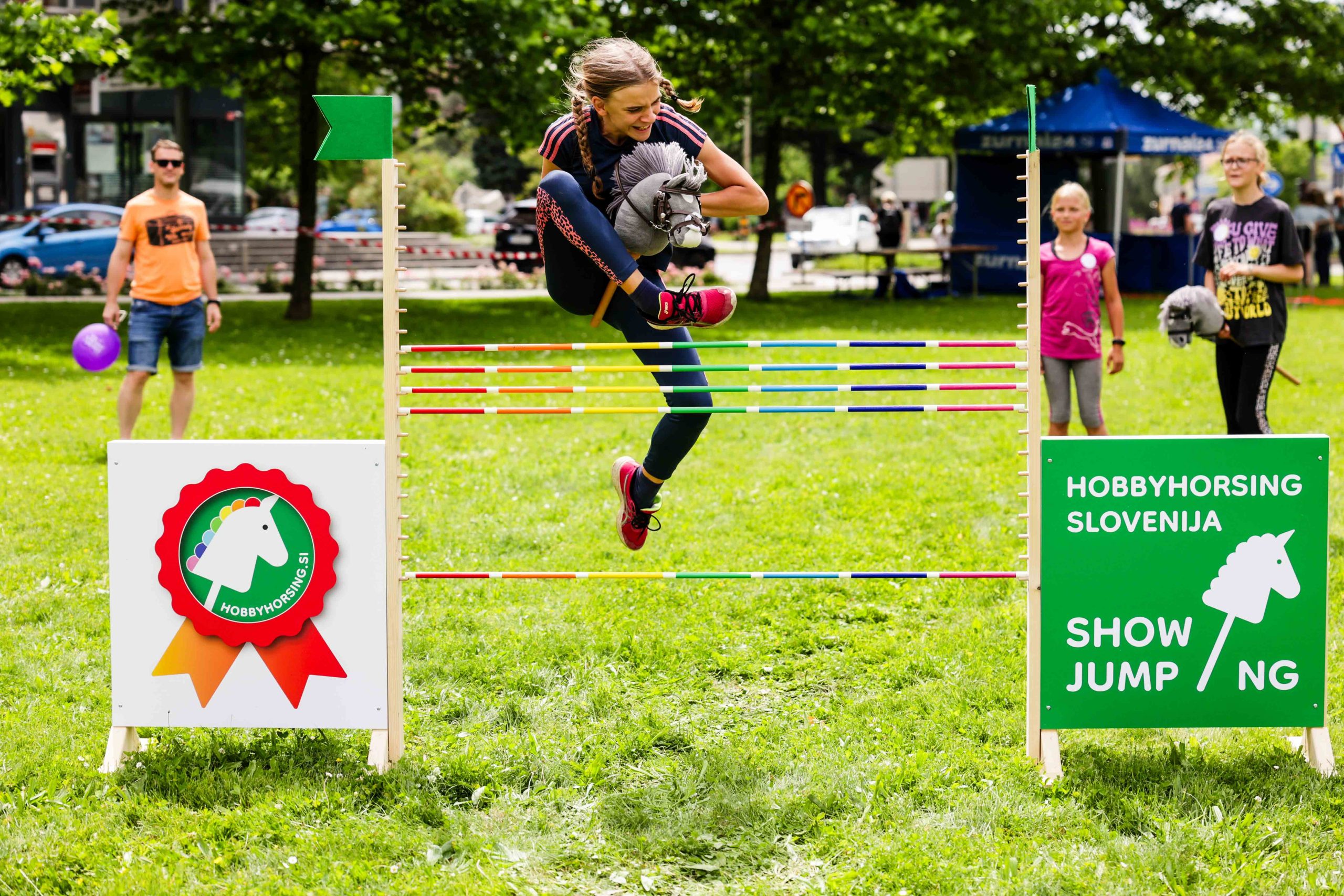 Tekmovalke in tekmovalci se bodo pomerili v preskoku najvišje ovire in zasledovali aktualen slovenski rekord, ki znaša kar 132 cm. Foto: Saša Despot