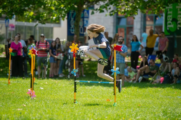 Hobbyhorsing tekma je atraktivna tudi za gledalce. Foto: Anže Petkovšek