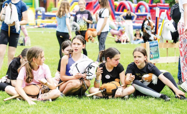 Ob hobbyhorsing tekmi bo poudarek na druženju, sklepanju novih prijateljstev in ustvarjanju. Foto: Saša Despot