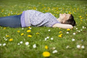 nosečnica na soncu - pomen vitamina D v nosečnosti