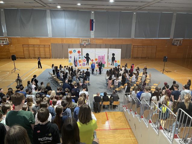 Prireditev na OŠ Milojke Štrukelj v sklopu projekta Od Alje do Žana